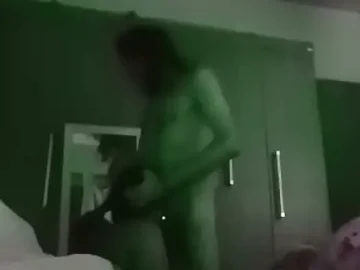 claudia puta y petera pide que le haga el culo y grita como una perra como goza que le rompan bien el orto 1733438968