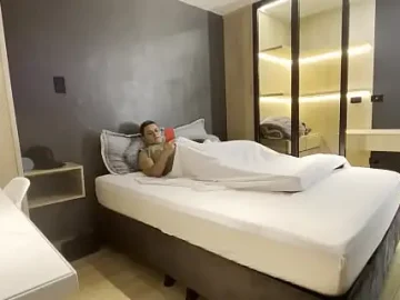 mi hermanastra entra a mi habitacion sin permiso y sale mal aaroon mush 1733438737