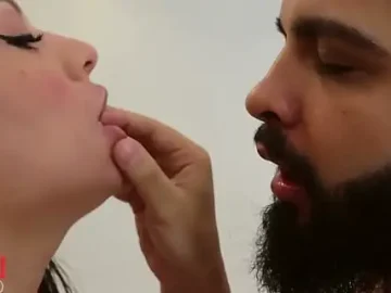 rabuda e greluda dando o cuzinho 1733438592