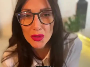 the secretary got a job through the bed 1733438820